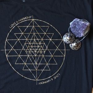 harmony gold flowy circle top excellent condition